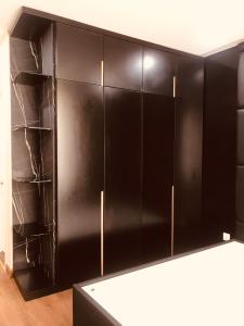 tủ đồ căn hộ sài gòn mia Bán căn hộ nội thất đầy đủ Saigon Mia, view thành phố mát mẻ