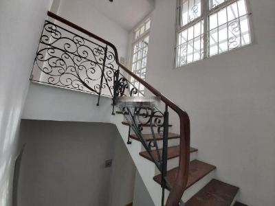  Nhà phố kết cấu 1 trệt 3 lầu, hẻm xe hơi rộng rãi khu dân cư đông đúc.