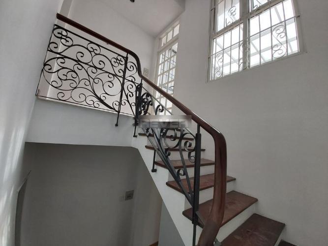  Nhà phố kết cấu 1 trệt 3 lầu, hẻm xe hơi rộng rãi khu dân cư đông đúc.