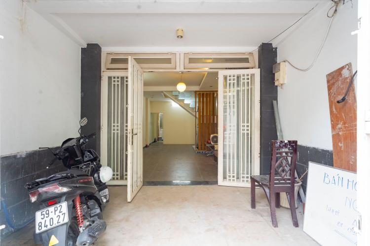 Bên trong nhà phố Quận 7 Nhà phố hướng Tây diện tích 4mx15m, hẻm xe hơi quay đầu 5m.