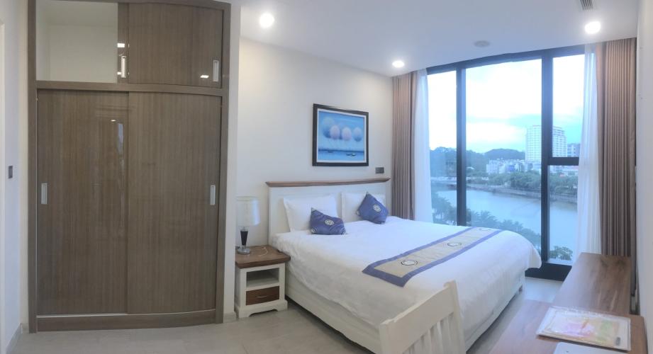 Phòng ngủ Vinhomes Golden River, Quận 1 Căn hộ Vinhomes Golden River view sông và thành phố thơ mộng.