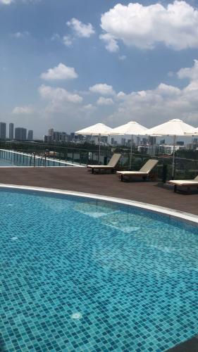 view nhìn ra phía ngoài căn hộ midtown Căn hộ Phú Mỹ Hưng Midtown không có nội thất diện tích 121.98m²