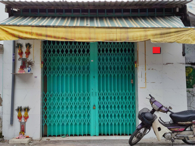 Mặt tiền nhà phố Quận Tân Phú Nhà phố thiết kế 1 trệt, 1 gá lửng ngay mặt tiền đường Đô Đóc Long.