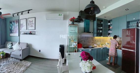Phòng khách căn hộ Orchard ParkView Căn hộ Orchard Parkview hướng Đông Nam, view nội khu hồ bơi.