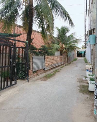 Nhà phố Quận 12 Nhà phố kết cấu 1 trệt 1 lầu hướng Đông Bắc, cách đường Thạnh Lộc 15 50m.