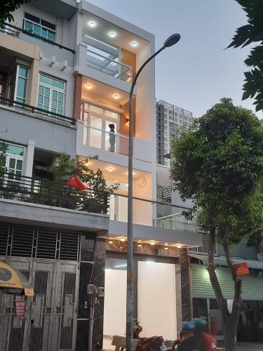 Mặt tiền nhà phố Thanh Loan, Quận 8 Nhà phố nằm ngay mặt tiền đường, thiết kế đẹp