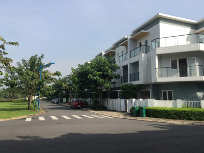 Nhà phố Quận 9 Nhà phố khu Mega Village Khang Điền, kết cấu 1 trệt, 2 lầu và sân thượng.