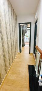 Không gian nhà phố Quận Gò Vấp Nhà phố hướng Tây Bắc hẻm xe hơi, cách chợ Hạnh Thông Tây 1km.