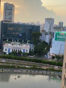 view ban công căn hộ The Tresor Căn hộ tầng cao The Tresor nội thất đầy đủ view thành phố thoáng mát.