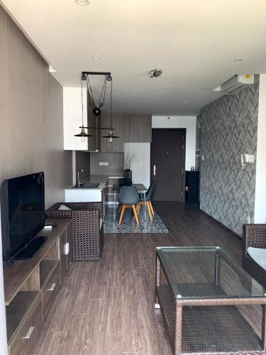 Phòng khách căn hộ Sunrise Riverside, Huyện Nhà Bè Căn hộ Sunrise Riverside ban công hướng Đông, đầy đủ nội thất.