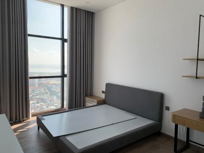 phòng ngủ penthouse riviera point Căn hộ Penthouse Riviera Point tầng cao, ngắm nhìn thành phố.