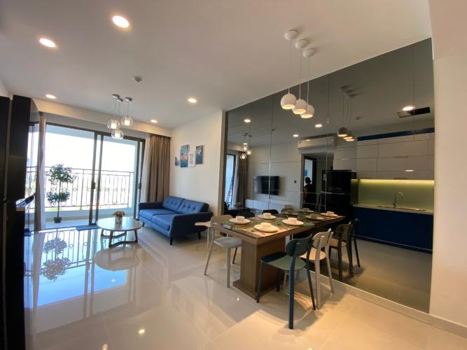 Phòng khách Saigon Royal Quận 4 Căn hộ Saigon Royal tầng trung, view sông Sài Gòn mát mẻ.