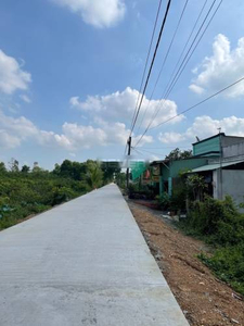 Đường trước đất nền Huyện Bình Chánh Đất nền diện tích 120m2 hướng Tây Bắc, khu dân cư sầm uất.