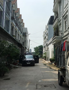 Đường trước nhà phố Quận 10 Nhà phố thiết kế 1 trệt, 4 lầu và sân thượng, bàn giao nội thất cơ bản.