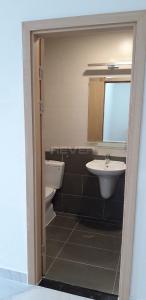 Phòng tắm Fresca Riverside, Thủ Đức Căn hộ Fresca Riverside nội thất cơ bản, view nội khu hồ bơi.