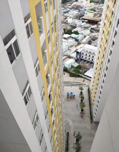 View nội khu City Gate, Quận 8 Căn hộ City Gate tầng cao, view nội khu hồ bơi thoáng đãng.