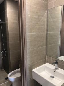 Toilet Vinhomes Grand Park Quận 9 Căn hộ Vinhomes Grand Park tầng cao mát mẻ, đầy đủ nội thất.