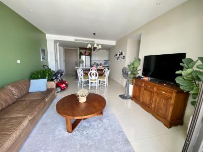 phòng khách căn hộ riviera point Căn hộ Riviera Point đón view sông, tầng trung thoáng mát.