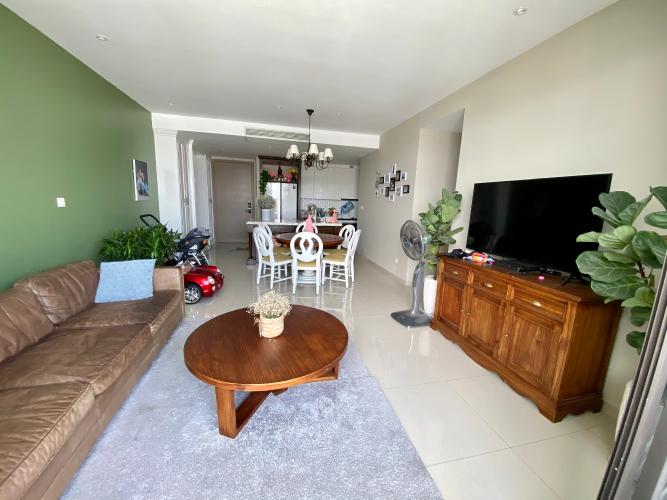 phòng khách căn hộ riviera point Căn hộ Riviera Point đón view sông, tầng trung thoáng mát.