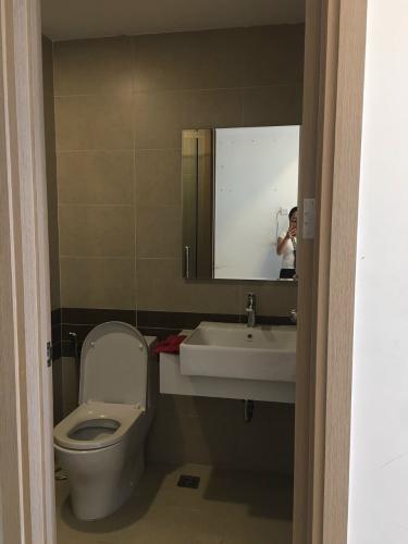 Nhà tắm Căn hộ The Gold View hướng ban công đông bắc đầy đủ nội thất diện tích 80.95m²
