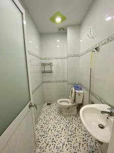 Nhà phố Quận Gò Vấp Nhà phố kết cấu 1 trệt 2 lầu và sân thượng hướng Tây Nam, sổ hồng riêng.