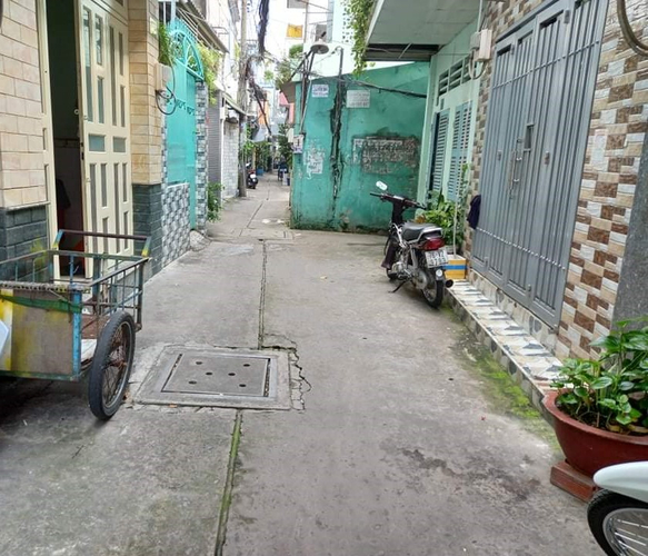 Đường trước nhà phố Quận 11 Nhà cấp 4 đường Lê Đại Thành, diện tích 44.4m2 không có nội thất.