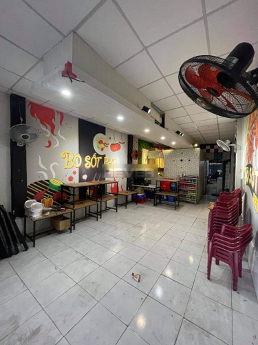 Mặt bằng kinh doanh Quận Bình Thạnh Mặt bằng kinh doanh ngay ngã 4 Hàng Xanh, diện tích 80m2 rộng thoáng.