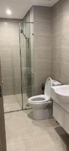 Toilet Vinhomes Grand Park Quận 9 Căn hộ Vinhomes Grand Park view Landmark 81, nội thất cơ bản.