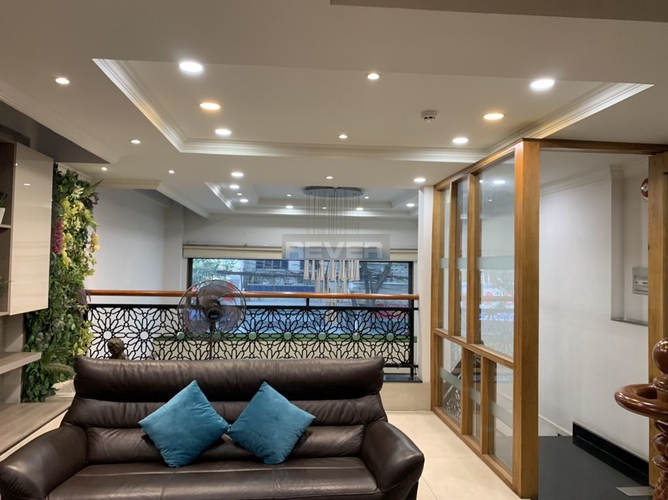 Nhà phố Quận Tân Bình Nhà phố thiết kế 1 trệt, 5 lầu và sân thượng kiên cố, khu dân cư sầm uất.