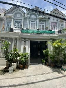 Nhà phố diện tích 68m2 có sổ hồng riêng, hẻm rộng 4m đường Huỳnh Tấn Phát.