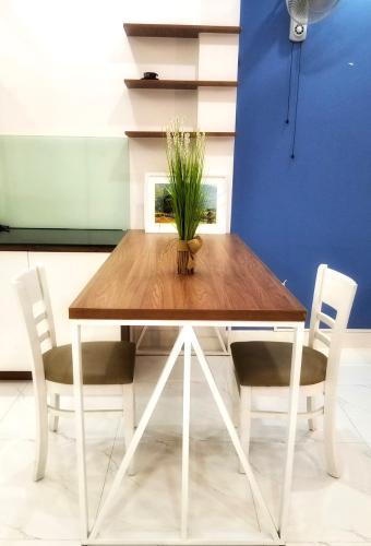 Phòng khách nhà phố Bình Thạnh Bán nhà mặt tiền quận Bình Thạnh, đầy đủ nội thất, thiết kế hiện đại.