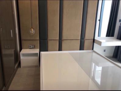 Phòng ngủ căn hộ Vinhomes Golden River Officetel Vinhomes Golden River tầng cao, nội thất đầy đủ.