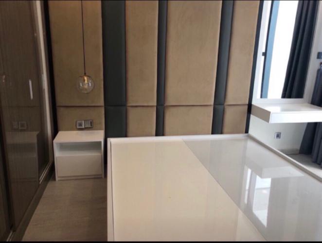 Phòng ngủ căn hộ Vinhomes Golden River Officetel Vinhomes Golden River tầng cao, nội thất đầy đủ.