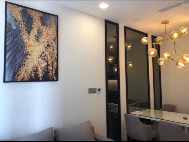 Phòng khách căn hộ Vinhomes Golden River Officetel Vinhomes Golden River tầng cao, nội thất đầy đủ.