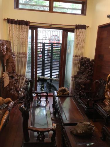 Bên trong nhà phố Phan Huy Ích, Gò Vấp Nhà phố hướng Tây Bắc, có dãy 12 phòng trọ, hẻm xe hơi. 