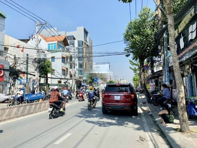 đường trước Nhà phố đường Huỳnh Tấn Phát quận 7 Nhà phố đường Huỳnh Tấn Phát, diện tích 70m2 không có nội thất.