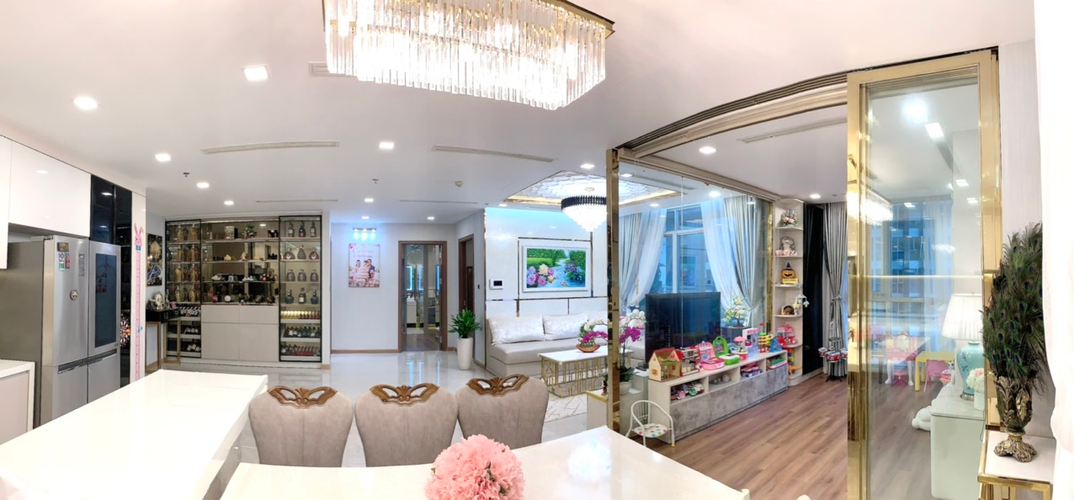 Căn hộ Vinhomes Central Park, Quận Bình Thạnh Căn hộ Vinhomes Central Park tầng 5 thiết kế 4 phòng ngủ, đầy đủ nội thất.