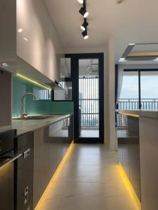 Phòng bếp căn hộ Riviera Point, Quận 7 Căn hộ tầng 8 Riviera Point cửa hướng Tây Bắc, view thoáng mát.