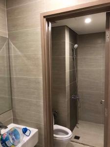 Toilet Vinhomes Grand Park Quận 9 Căn hộ Vinhomes Grand Park tầng trung, nội khu yên tĩnh.