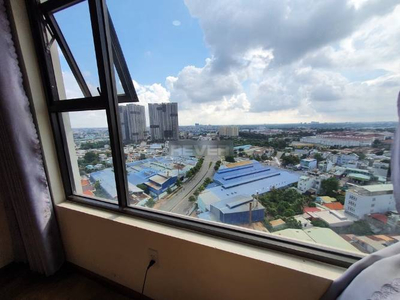 View căn hộ Flora Novia, Quận Thủ Đức Căn hộ Flora Novia tầng 18 thiết kế hiện đại, được lót toàn bộ sàn gỗ.