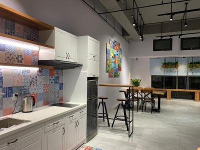 Nhà bếp căn hộ The Sun Avenue Office-tel tầng thấp The Sun Avenue có thiết kế hiện đại, nội thất đầy đủ