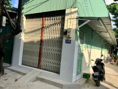 Nhà phố 2 mặt tiền hẻm thoáng mát, diện tích 56m2 không có ngăn phòng.