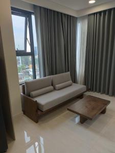 Phòng khách Kingdom 101, Quận 10 Căn hộ tầng 7 Kingdom 101 view thành phố, nội thất đầy đủ