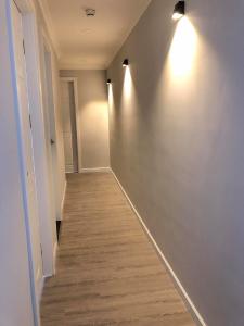 lối đi Cho thuê căn hộ Saigon South Residence 3 phòng ngủ, tầng thấp, diện tích 104m2, đầy đủ nội thất