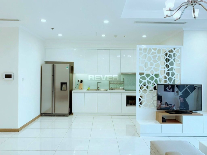 Căn hộ Vinhomes Central Park, Quận Bình Thạnh Căn hộ Vinhomes Central Park tầng 6 view đường phố thoáng mát.