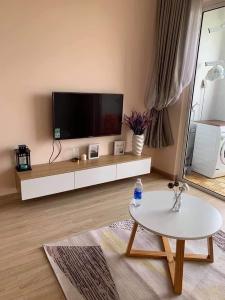 Phòng khách căn hộ Sunrise Riverside Cho thuê căn hộ Sunrise Riverside tầng cao, diện tích 69.16m2, view nhìn thông thoáng, mát mẻ