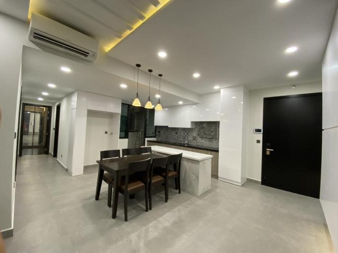 z2179822173344_c9cb7dc9f9c511e8bd2dd54fdd765585 Căn hộ Feliz En Vista tầng trung, đầy đủ nội thất sang trọng.