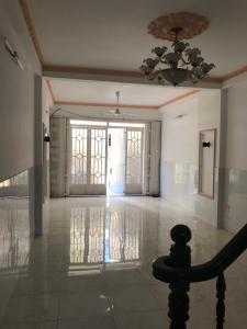 Phòng khách nhà phố đường Huỳnh Tấn Phát, Quận 7 Nhà phố hướng Tây Bắc diện tích 4mx16m, hẻm xe hơi.