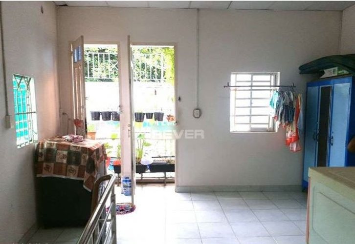 Nhà phố Quận Gò Vấp Nhà phố hướng Tây Nam thiết kế 1 trệt, 1 lầu kiên cố, nội thất cơ bản.