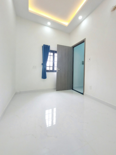 Nhà phố Quận Bình Thạnh Nhà phố thiết kế 1 trệt, 1 lầu đúc kỹ lưỡng, khu nhà lâu cao tầng xung quanh.